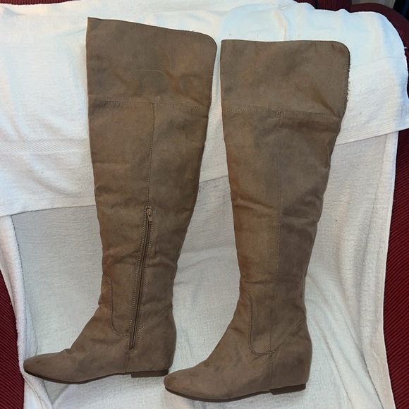 Thigh high boots - Picture 5 of 11